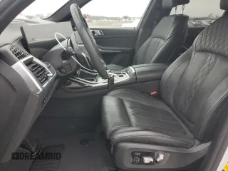 2024 BMW X7 xDrive40i z VIN 5UX23EM06R9S67707, wystawiony jako Copart lot #50916935 z przebiegiem 27 958 mil mil oraz Szkody całkowita. Historia ofert i sprzedaży dostępna na DreamBid. Obrazek 7.