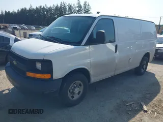 2014 Chevrolet Express Cargo z VIN 1GCWGFCA4E1212687, wystawiony jako IAAI lot #42108018 z przebiegiem 259 074 mil mil oraz . Historia ofert i sprzedaży dostępna na DreamBid. Obrazek 2.