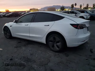 2022 Tesla Model 3 z VIN 5YJ3E1EA6NF237977, wystawiony jako Copart lot #84755374 z przebiegiem 54 645 mil mil oraz Szkoda całkowita • Salvage title. Historia ofert i sprzedaży dostępna na DreamBid. Obrazek 2.