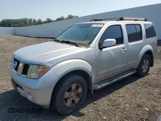 2005 Nissan Pathfinder SE z VIN 5N1AR18W15C755698, wystawiony jako Copart lot #62778415 z przebiegiem Nie podano mil oraz Czysty tytuł • Clean title. Historia ofert i sprzedaży dostępna na DreamBid. Obrazek 1.