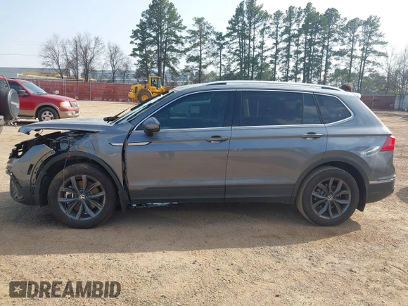 2023 Volkswagen Tiguan SE с VIN 3VV3B7AX1PM082647, выставлен на аукционе IAAI как лот 41795692 с пробегом 15 022 миль миль и . История ставок и продаж доступна на DreamBid. Изображение 14.