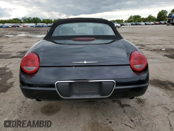 2005 Ford Thunderbird Deluxe z VIN 1FAHP60A25Y103624, wystawiony jako Copart lot #58043635 z przebiegiem 121 881 mil mil oraz Tytuł czysty. Historia ofert i sprzedaży dostępna na DreamBid. Obrazek 6.