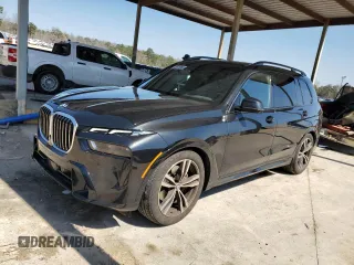 2023 BMW X7 xDrive40i z VIN 5UX23EM07P9R68656, wystawiony jako Copart lot #48972265 z przebiegiem 32 579 mil mil oraz Szkoda całkowita • Salvage title. Historia ofert i sprzedaży dostępna na DreamBid. Obrazek 1.