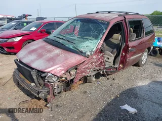2002 Dodge Caravan SE with VIN 1B8GP25352B679162, listed as a IAAI auction lot 42031385 with 200,823 mi miles and . Bid and sale history available at carsss.com. Image 2.