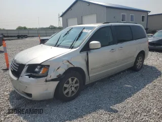 2010 Chrysler Town & Country Touring z VIN 2A4RR5D10AR285040, wystawiony jako Copart lot #60726705 z przebiegiem Nie podano mil oraz Szkoda całkowita • Salvage title. Historia ofert i sprzedaży dostępna na DreamBid. Obrazek 1.