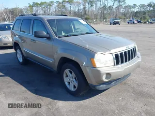 2006 Jeep Grand Cherokee Limited with VIN 1J4HR58286C102806, listed as a IAAI auction lot 41519023 with 204,530 mi miles. Bid and sale history available at carsss.com. Image 1.