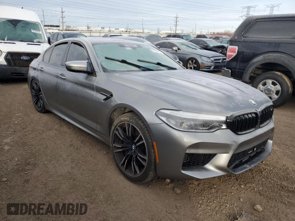 2018 BMW M5 z VIN WBSJF0C56JB282184, wystawiony jako Copart lot #87480414 z przebiegiem Nie podano mil oraz Szkody całkowita. Historia ofert i sprzedaży dostępna na DreamBid. Obrazek 4.