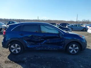 2017 Kia Niro LX with VIN KNDCB3LC7H5057440, listed as a IAAI auction lot 41639326 with 83,481 mi miles. Bid and sale history available at carsss.com. Image 13.