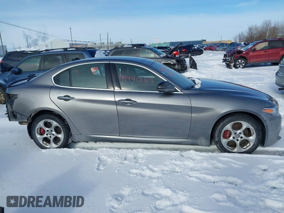 2019 Alfa Romeo Giulia with VIN ZARFANAN6K7601511, listed as a IAAI auction lot 41440169 with 53,104 mi miles. Bid and sale history available at carsss.com. Image 13.