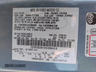2005 Ford Mustang GT Deluxe z VIN 1ZVFT82H155200458, wystawiony jako IAAI lot #42273923 z przebiegiem 136 008 mil mil oraz . Historia ofert i sprzedaży dostępna na DreamBid. Obrazek 9.