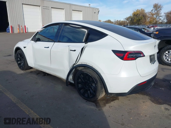 2021 Tesla Model Y Long Range with VIN 5YJYGDEE3MF098586, listed as a IAAI auction lot 40939802 with Not Provided miles and . Bid and sale history available at DreamBid. Image 3.