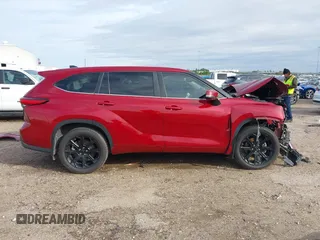 2023 Toyota Highlander L z VIN 5TDKDRAH9PS526978, wystawiony jako IAAI lot #40818784 z przebiegiem 82 801 mil mil oraz . Historia ofert i sprzedaży dostępna na DreamBid. Obrazek 13.