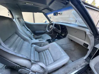 1982 Chevrolet Corvette z VIN 1G1AY8789C5101514, wystawiony jako Copart lot #87106344 z przebiegiem 3 012 mil mil oraz Czysty tytuł • Clean title. Historia ofert i sprzedaży dostępna na DreamBid. Obrazek 5.
