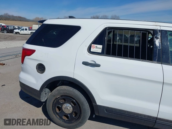 2019 Ford Police Interceptor Utility z VIN 1FM5K8ARXKGB28408, wystawiony jako IAAI lot #41883272 z przebiegiem 114 328 mil mil oraz . Historia ofert i sprzedaży dostępna na DreamBid. Obrazek 20.