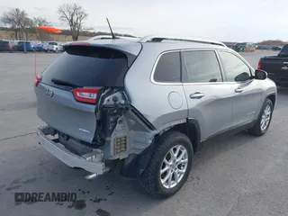 2014 Jeep Cherokee Latitude z VIN 1C4PJMCS8EW230213, wystawiony jako IAAI lot #42011183 z przebiegiem 133 299 mil mil oraz . Historia ofert i sprzedaży dostępna na DreamBid. Obrazek 19.