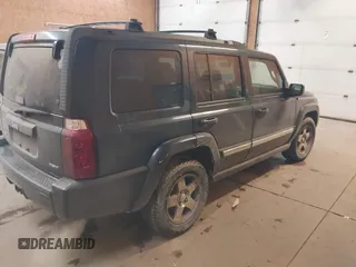 2010 Jeep Commander Sport z VIN 1J4RG4GT4AC139097, wystawiony jako IAAI lot #41080018 z przebiegiem 214 735 mil mil oraz . Historia ofert i sprzedaży dostępna na DreamBid. Obrazek 4.