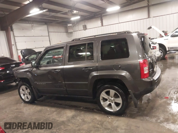 2016 Jeep Patriot Latitude with VIN 1C4NJRFB4GD522942, listed as a IAAI auction lot 40929024 with 86,954 mi miles. Bid and sale history available at carsss.com. Image 14.