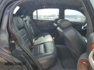 2001 Lincoln Town Car Executive z VIN 1LNHM81W11Y647756, wystawiony jako Copart lot #54741135 z przebiegiem 191 580 mil mil oraz Szkoda całkowita • Salvage title. Historia ofert i sprzedaży dostępna na DreamBid. Obrazek 10.