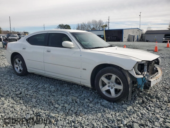 2010 Dodge Charger SXT with VIN 2B3CA3CVXAH191833, listed as a Copart auction lot 45682505 with 106,540 mi miles and Salvage Title. Bid and sale history available at DreamBid. Image 4.