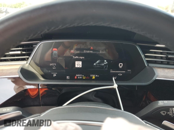 2022 Audi e-tron Premium Plus с VIN WA1LAAGE8NB019791, выставлен на аукционе Copart как лот 56399155 с пробегом 24 521 миль миль и Списание • Salvage title. История ставок и продаж доступна на DreamBid. Изображение 9.