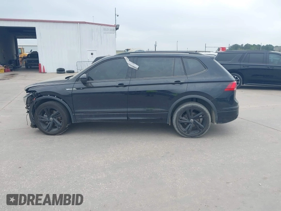 2023 Volkswagen Tiguan SE R-Line Black with VIN 3VVCB7AX1PM106543, listed as a IAAI auction lot 41784559 with 39,846 mi miles and . Bid and sale history available at DreamBid. Image 15.