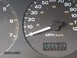 2003 Jeep Grand Cherokee Laredo z VIN 1J8GW48S33C519680, wystawiony jako IAAI lot #42126714 z przebiegiem 295 517 mil mil oraz . Historia ofert i sprzedaży dostępna na DreamBid. Obrazek 15.