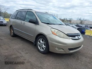 2006 Toyota Sienna XLE with VIN 5TDZA22C76S393704, listed as a IAAI auction lot 42062448 with 170,735 mi miles. Bid and sale history available at carsss.com. Image 1.