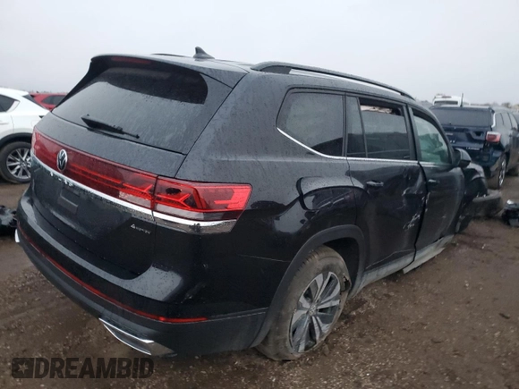 2024 Volkswagen Atlas SE with VIN 1V2LR2CA4RC580463, listed as a Copart auction lot 81372744 with 300 mi miles and Salvage title. Bid and sale history available at DreamBid. Image 3.