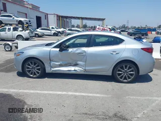 2018 Mazda 3 Touring z VIN 3MZBN1V35JM272638, wystawiony jako IAAI lot #42458722 z przebiegiem 98 393 mil mil oraz . Historia ofert i sprzedaży dostępna na DreamBid. Obrazek 14.