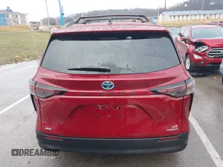 2024 Toyota Sienna LE with VIN 5TDBSKFC5RS145965, listed as a IAAI auction lot 41185886 with 8,004 mi miles. Bid and sale history available at carsss.com. Image 17.
