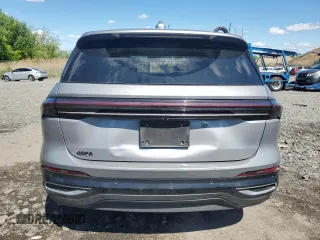 2024 Lincoln Nautilus Premiere z VIN 5LMPJ8JA2RJ839889, wystawiony jako Copart lot #55342425 z przebiegiem 7 739 mil mil oraz Szkoda całkowita • Salvage title. Historia ofert i sprzedaży dostępna na DreamBid. Obrazek 6.