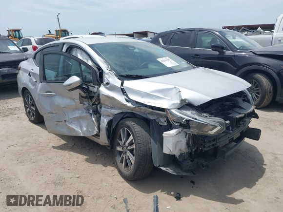 2021 Nissan Versa SV z VIN 3N1CN8EV4ML815301, wystawiony jako IAAI lot #42256265 z przebiegiem 83 632 mil mil oraz . Historia ofert i sprzedaży dostępna na DreamBid. Obrazek 1.