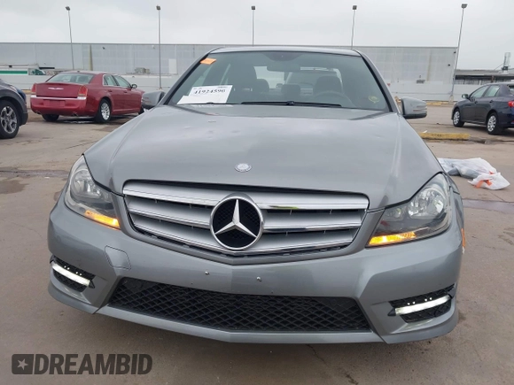 2013 Mercedes-Benz C 250 Sport z VIN WDDGF4HB4DA780472, wystawiony jako IAAI lot #41924590 z przebiegiem 109 118 mil mil oraz . Historia ofert i sprzedaży dostępna na DreamBid. Obrazek 12.
