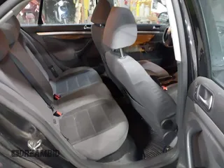 2009 Volkswagen Jetta S с VIN 3VWJM71K99M124177, выставлен на аукционе IAAI как лот 42324057 с пробегом 180 516 миль миль и . История ставок и продаж доступна на DreamBid. Изображение 8.