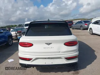 2022 Bentley Bentayga V8 z VIN SJAAM2ZV2NC013035, wystawiony jako IAAI lot #41487773 z przebiegiem 35 500 mil mil oraz . Historia ofert i sprzedaży dostępna na DreamBid. Obrazek 16.