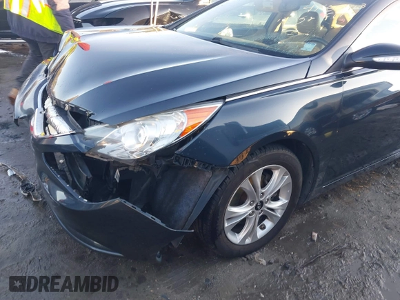 2011 Hyundai Sonata SE with VIN 5NPEC4AC2BH170895, listed as a IAAI auction lot 41359103 with 215,914 mi miles. Bid and sale history available at carsss.com. Image 19.