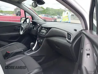 2019 Chevrolet Trax LT z VIN KL7CJLSB4KB828096, wystawiony jako IAAI lot #42233971 z przebiegiem 99 112 mil mil oraz . Historia ofert i sprzedaży dostępna na DreamBid. Obrazek 5.