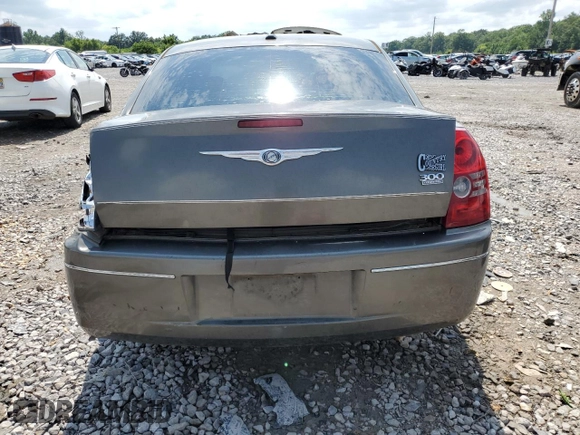 2009 Chrysler 300 Touring with VIN 2C3KA53V49H621930, listed as a Copart auction lot 58125004 with 346,358 mi miles and Salvage Title. Bid and sale history available at carsss.com. Image 6.