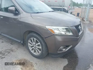 2015 Nissan Pathfinder S with VIN 5N1AR2MN0FC622662, listed as a IAAI auction lot 42116398 with 172,935 mi miles. Bid and sale history available at carsss.com. Image 17.