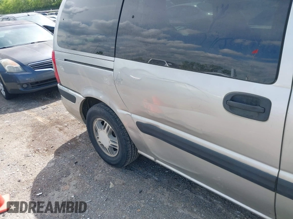 2004 Chevrolet Venture LS with VIN 1GNDX03E04D224881, listed as a IAAI auction lot 42093937 with 121,079 mi miles. Bid and sale history available at carsss.com. Image 6.