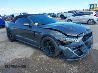 2018 Ford Mustang EcoBoost Premium z VIN 1FATP8UHXJ5115514, wystawiony jako IAAI lot #42438516 z przebiegiem 96 304 mil mil oraz . Historia ofert i sprzedaży dostępna na DreamBid. Obrazek 1.