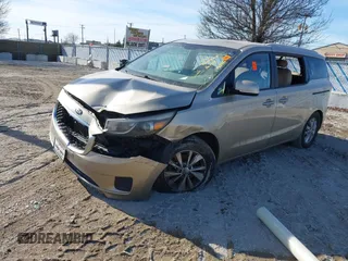 2015 Kia Sedona LX with VIN KNDMB5C15F6033787, listed as a IAAI auction lot 41534224 with 117,410 mi miles. Bid and sale history available at carsss.com. Image 2.