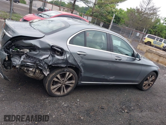 2019 Mercedes-Benz C 300 z VIN 55SWF8EB5KU300556, wystawiony jako IAAI lot #42367723 z przebiegiem 68 335 mil mil oraz . Historia ofert i sprzedaży dostępna na DreamBid. Obrazek 13.
