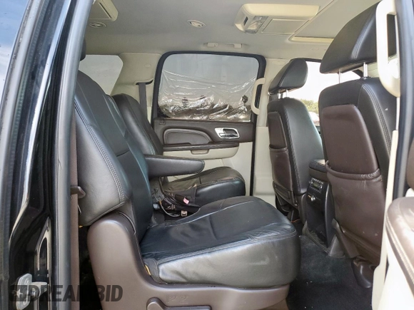 2010 Cadillac Escalade ESV Platinum Edition z VIN 1GYUKKEF9AR216912, wystawiony jako Copart lot #60753095 z przebiegiem 143 448 mil mil oraz Czysty tytuł • Clean title. Historia ofert i sprzedaży dostępna na DreamBid. Obrazek 11.