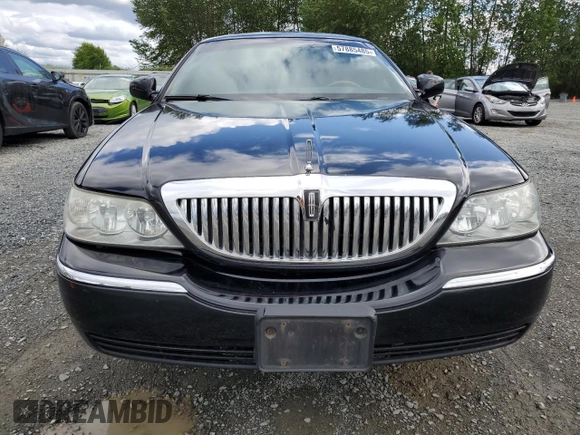 2008 Lincoln Town Car Limited z VIN 2LNHM82W58X651124, wystawiony jako Copart lot #57885485 z przebiegiem 244 887 mil mil oraz Czysty tytuł • Clean title. Historia ofert i sprzedaży dostępna na DreamBid. Obrazek 5.