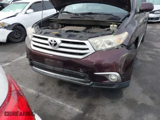 2011 Toyota Highlander Limited with VIN 5TDYK3EH2BS024104, listed as a IAAI auction lot 40974692 with 438,182 mi miles. Bid and sale history available at carsss.com. Image 6.