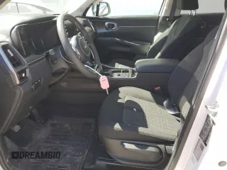 2023 Kia Sorento LX z VIN 5XYRGDLC3PG242057, wystawiony jako Copart lot #50510525 z przebiegiem 19 008 mil mil oraz Szkoda całkowita • Salvage title. Historia ofert i sprzedaży dostępna na DreamBid. Obrazek 7.