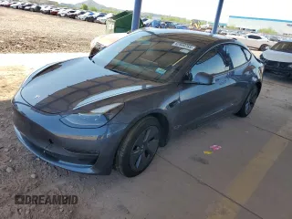 2023 Tesla Model 3 z VIN 5YJ3E1EA8PF637994, wystawiony jako Copart lot #62949765 z przebiegiem 19 572 mil mil oraz Szkoda całkowita • Salvage title. Historia ofert i sprzedaży dostępna na DreamBid. Obrazek 1.