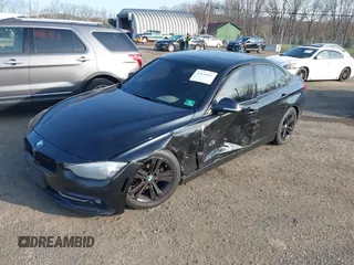 2016 BMW 3 Series 328i xDrive z VIN WBA8E3G50GNU01162, wystawiony jako IAAI lot #41934401 z przebiegiem 106 967 mil mil oraz . Historia ofert i sprzedaży dostępna na DreamBid. Obrazek 17.