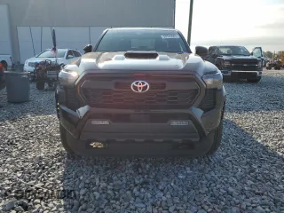 2024 Toyota Tacoma SR5 z VIN 3TYKB5FN9RT000743, wystawiony jako Copart lot #55725665 z przebiegiem 12 070 mil mil oraz Szkoda całkowita • Salvage title. Historia ofert i sprzedaży dostępna na DreamBid. Obrazek 5.